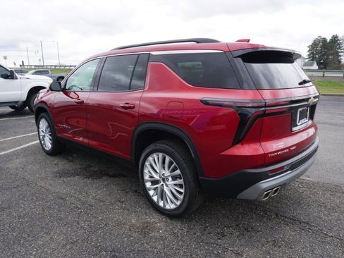 New 2025 Chevrolet Traverse LT w/ Driver Confidence Package image 4