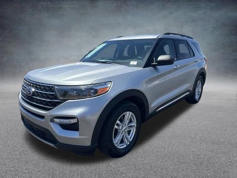 Used 2023 Ford Explorer XLT w/ Equipment Group 202A RWD image 8