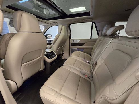 Used 2019 Lincoln Navigator Reserve AWD/4WD image 24
