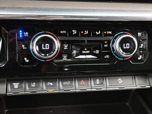 Used 2024 GMC Sierra 2500 Denali w/ Denali Reserve Package AWD/4WD image 21