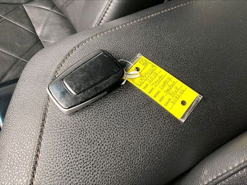 Used 2018 Toyota Camry XLE image 11