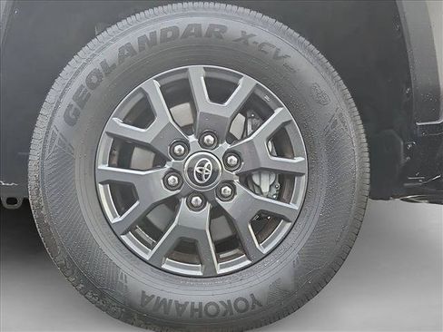 Used 2025 Toyota 4Runner SR5 AWD/4WD image 29