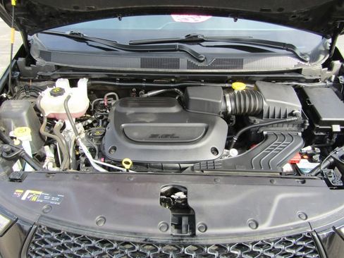 Used 2025 Chrysler Pacifica Limited FWD image 11