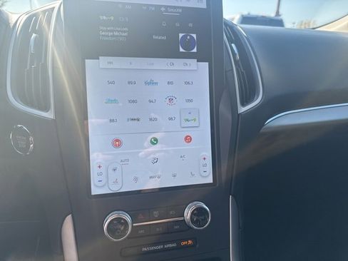 Used 2022 Ford Edge SEL w/ Convenience Package image 18