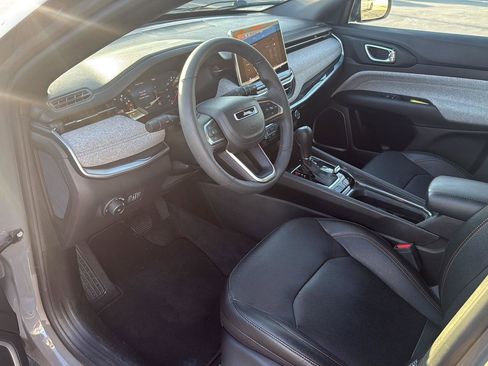 Used 2023 Jeep Compass Latitude image 13