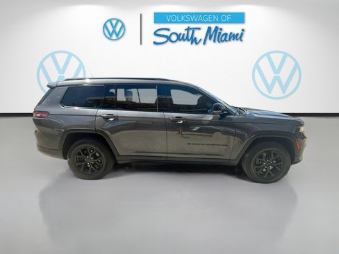 Used 2024 Jeep Grand Cherokee L Laredo AWD/4WD image 8