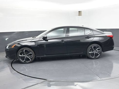 Used 2025 Nissan Altima 2.5 SR AWD/4WD image 4