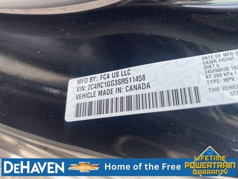Used 2025 Chrysler Pacifica Limited FWD image 32