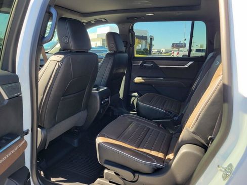 New 2026 GMC Acadia Denali Ultimate w/ LPO, Floor Liner Package FWD image 30