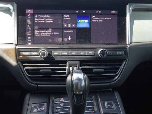 Used 2020 Porsche Macan S AWD/4WD image 22