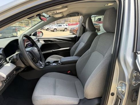 Used 2025 Toyota Camry LE w/ Convenience Package FWD image 27