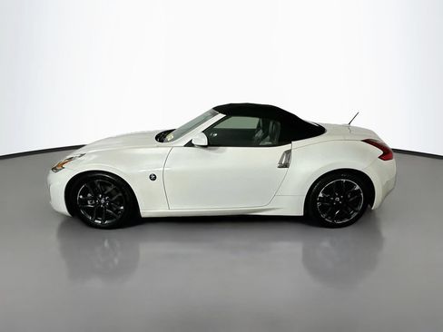 Used 2019 Nissan 370Z Touring RWD image 4