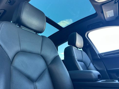 Certified 2024 Porsche Macan AWD/4WD image 17