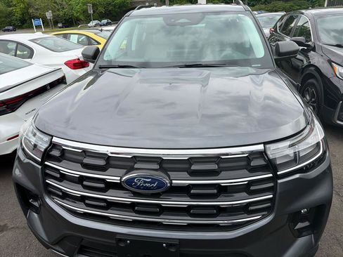 Used 2025 Ford Explorer Active w/ Active Comfort Package AWD/4WD image 2
