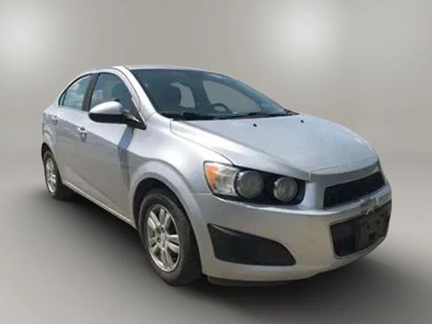 Used 2013 Chevrolet Sonic LT image 2