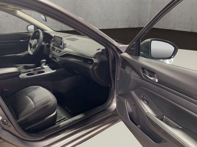 Used 2025 Nissan Altima 2.5 SV FWD image 32