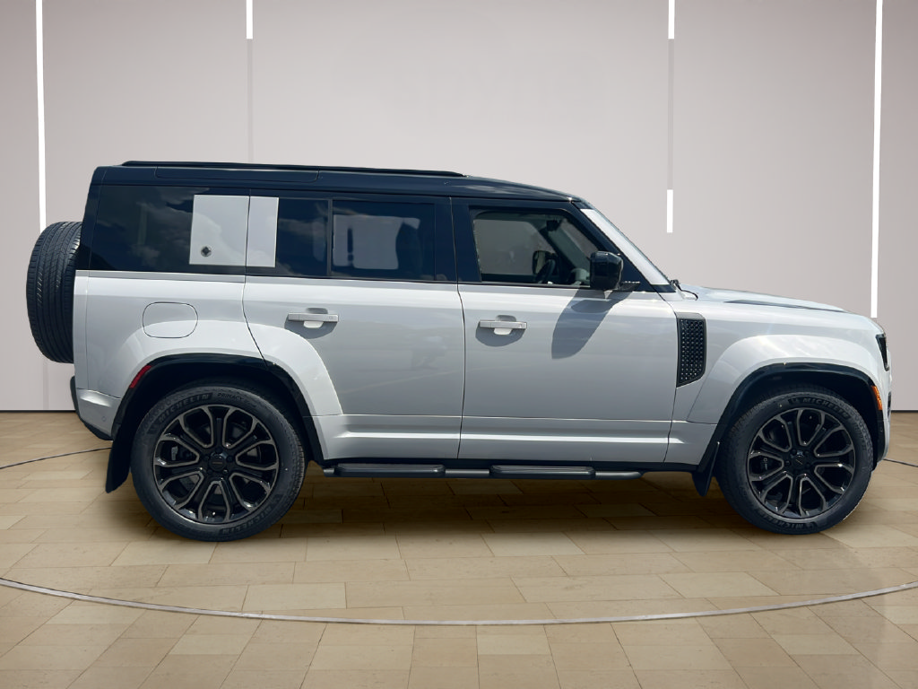 New 2026 Land Rover Defender 110 AWD/4WD image 8