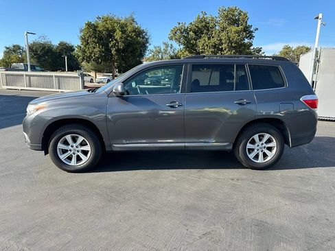 Used 2013 Toyota Highlander SE AWD/4WD image 2