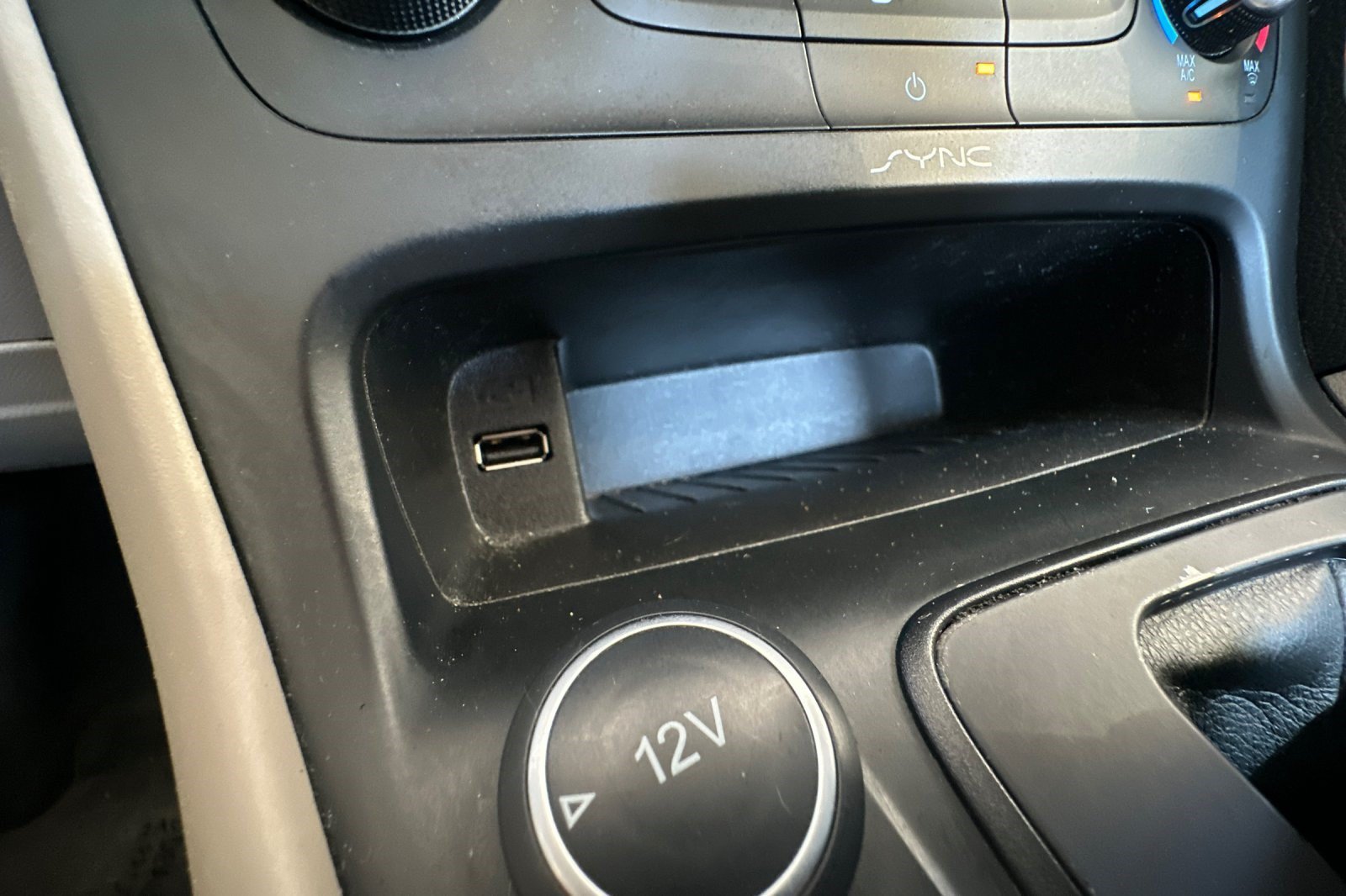 Used 2015 Ford Focus SE w/ SE Sport Package FWD image 38