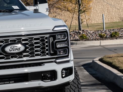 Used 2026 Ford F450 Platinum w/ Platinum Plus Package image 7