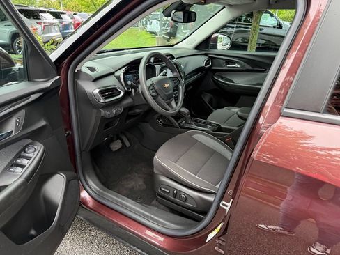 Used 2022 Chevrolet TrailBlazer LT w/ Convenience Package AWD/4WD image 8
