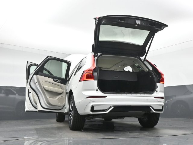 Used 2024 Volvo XC60 B5 Plus w/ Protection Package Premier AWD/4WD image 54
