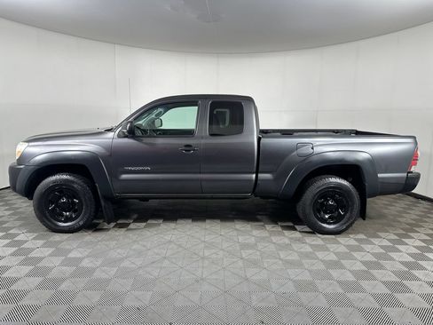 Used 2011 Toyota Tacoma 4x4 Access Cab w/ Convenience Pkg image 2