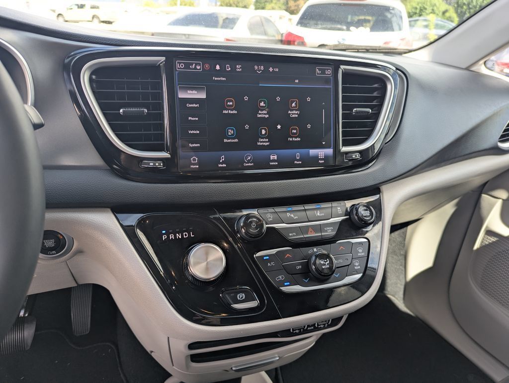 Used 2024 Chrysler Pacifica Touring-L FWD image 15