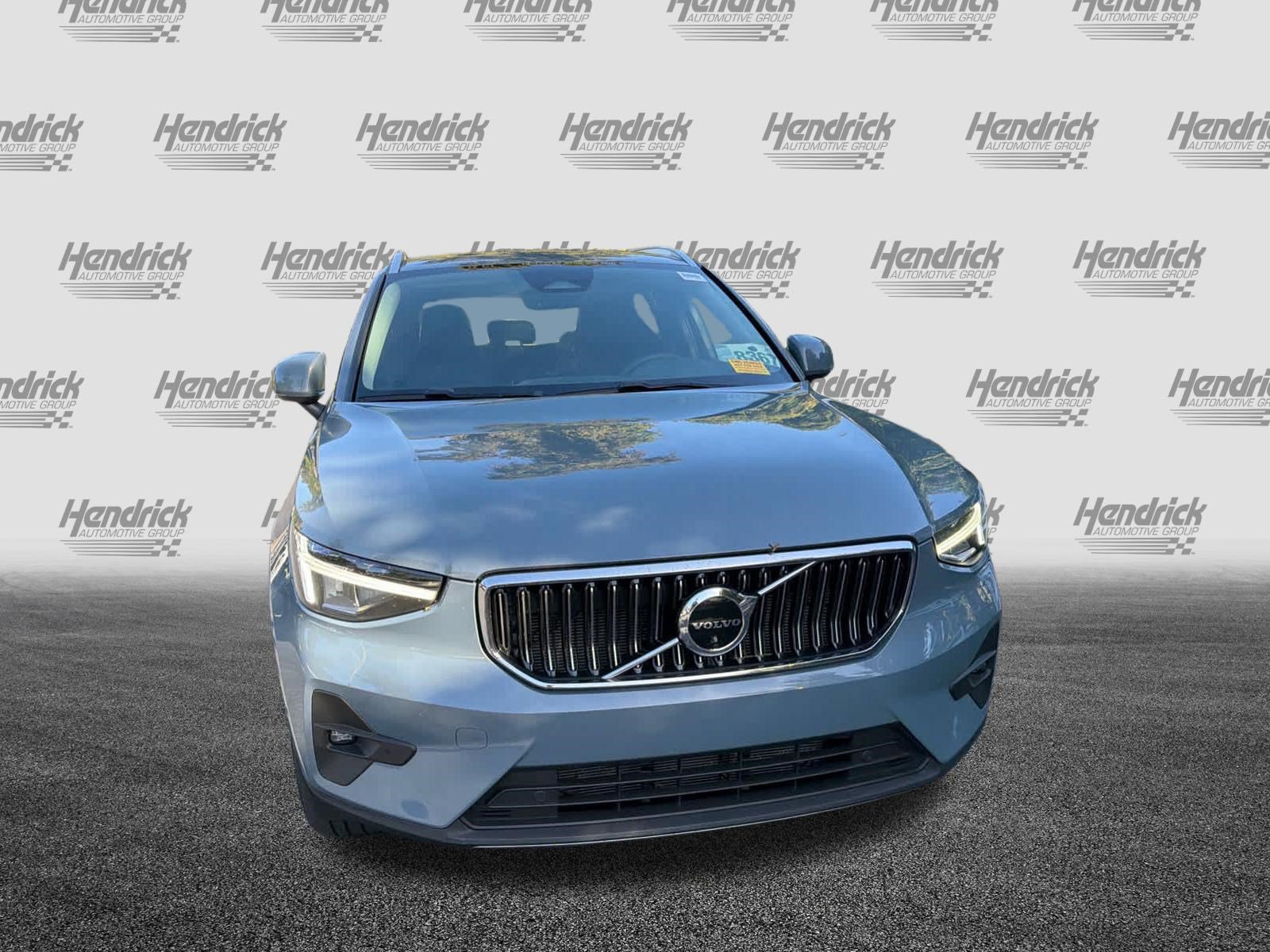 Used 2023 Volvo XC40 B4 Plus w/ Protection Package Premier FWD image 3