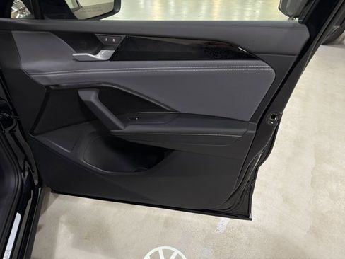 New 2026 Volkswagen Tiguan SE AWD/4WD image 38