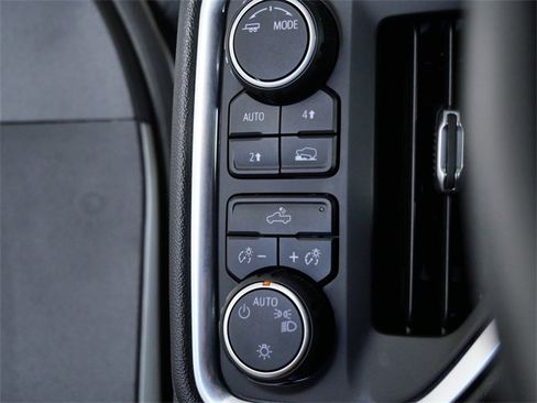 Used 2020 Chevrolet Silverado 1500 LT image 23