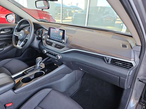 Used 2024 Nissan Altima 2.5 SV FWD image 19