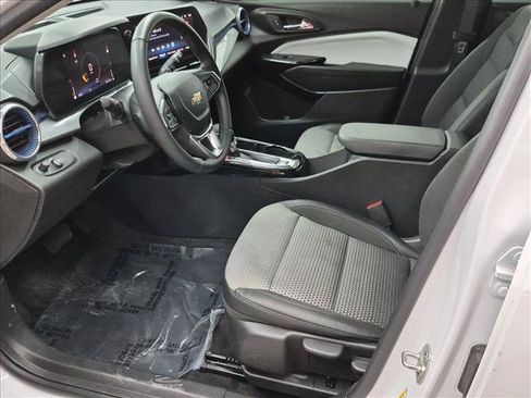 Certified 2024 Chevrolet Trax LT w/ Driver Confidence Package FWD image 15