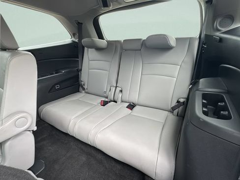 Used 2022 Honda Pilot Touring image 14