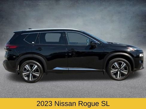 Used 2023 Nissan Rogue SL image 2