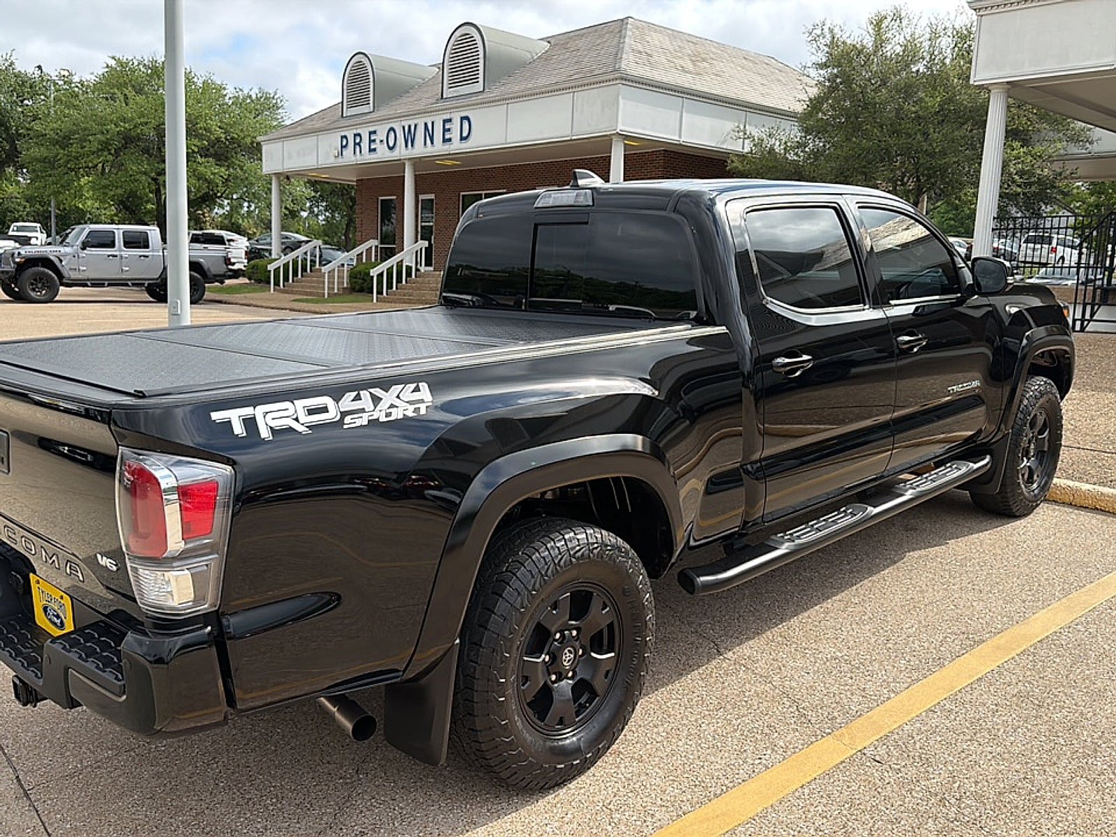 Used 2023 Toyota Tacoma TRD Sport w/ TRD Premium Sport Package AWD/4WD image 11