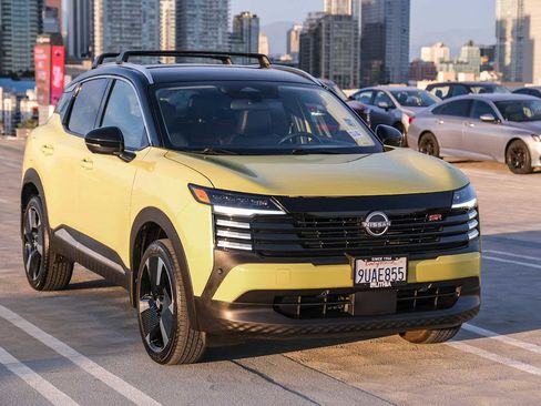 Used 2025 Nissan Kicks SR FWD image 3