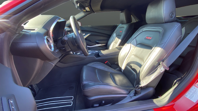 Used 2018 Chevrolet Camaro SS RWD image 9