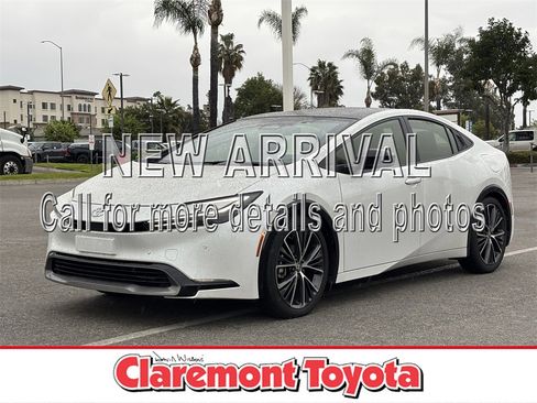 Used 2024 Toyota Prius XLE image 1