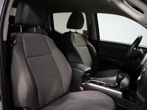 Used 2020 Toyota Tacoma SR5 RWD image 16