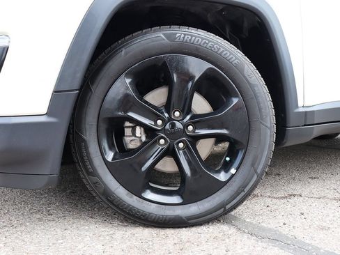 Used 2019 Jeep Compass Latitude FWD image 5