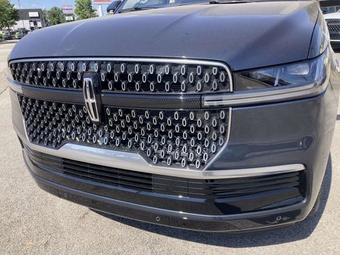 New 2025 Lincoln Navigator Reserve AWD/4WD image 10