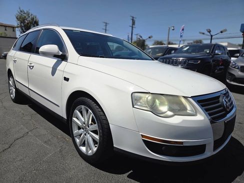 Used 2010 Volkswagen Passat Komfort FWD image 3