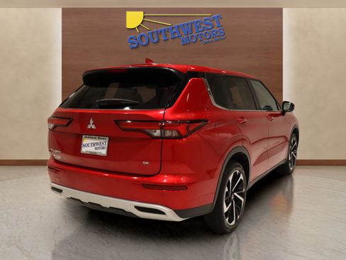 Used 2024 Mitsubishi Outlander SE image 4