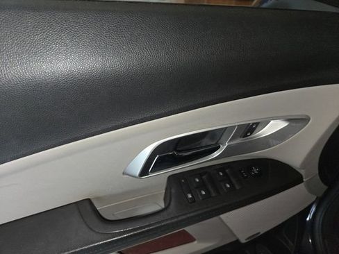 Used 2016 Chevrolet Equinox LTZ w/ Enhanced Convenience Package FWD image 13
