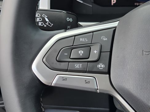 Used 2023 Volkswagen Atlas SE w/ Panoramic Sunroof Package FWD image 11