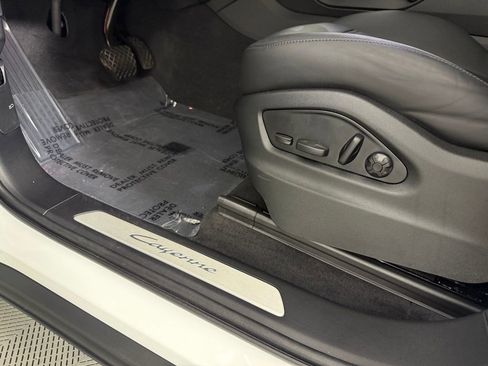 Certified 2025 Porsche Cayenne Base image 21