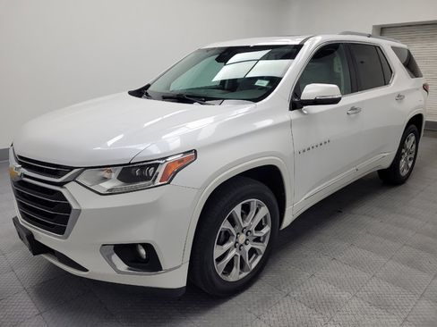 Used 2019 Chevrolet Traverse Premier w/ Driver Confidence II Package FWD image 2