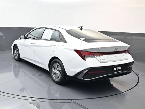 Certified 2026 Hyundai Elantra SE FWD image 6
