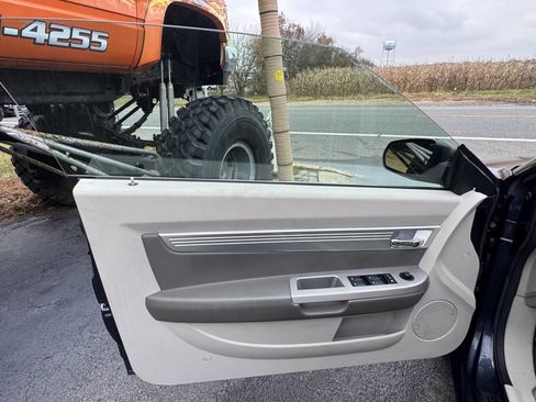 Used 2008 Chrysler Sebring Touring w/ Special Touring Group image 6